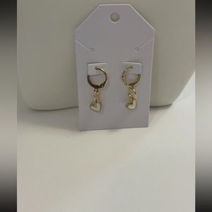 Trendy Huggie Hoop Leverback Earrings w/ white heart charms 24K Gold Plated